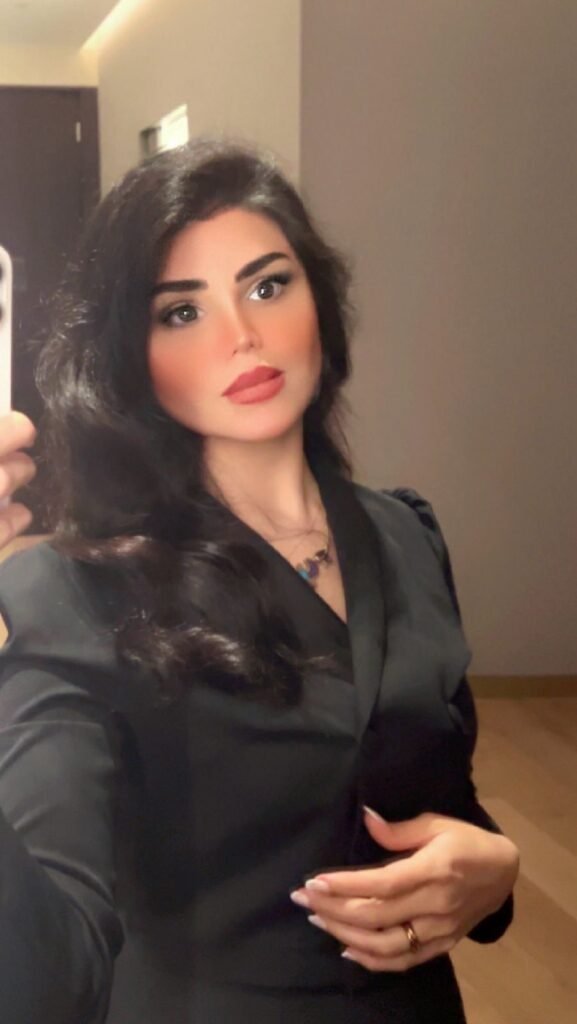 ولاء بندقجي بإطلالة مسائية أنيقه و مجوهرات لافتة